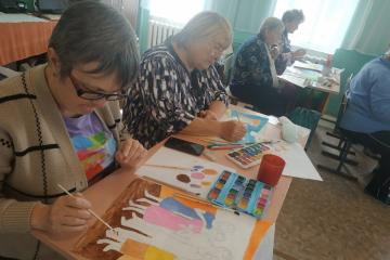Прошло очередное занятие по рисованию в клубе "Палитра"