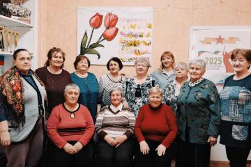 "С праздником, милые женщины!"